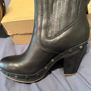 Never worn UGG ankle boots